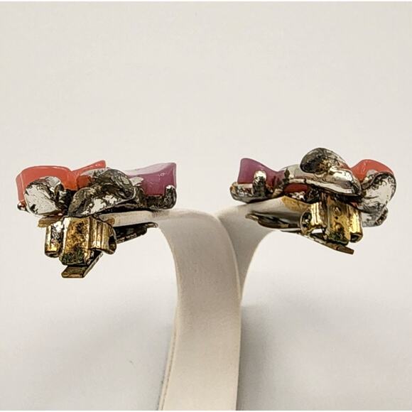 1950s Moonglow Clip-On Earrings Pink & Lavender Thermoset Leaves - Picture 5 of 8